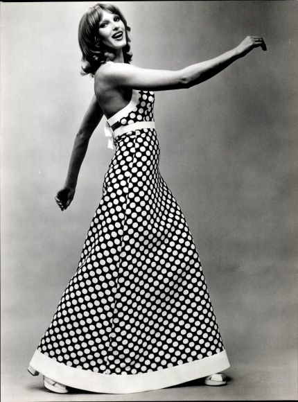 Foto Mode, Sommerabendkleid, gepunktet, Modell Laborn