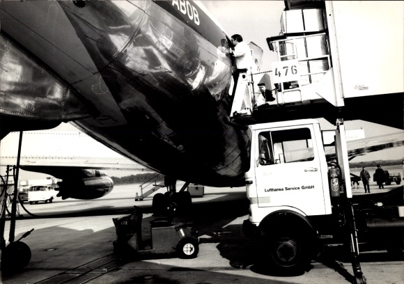 Foto Flugzeug, Zivilflugzeug, LKW, Lufthansa Service