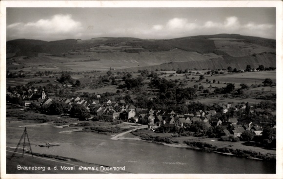 Ak Brauneberg an der Mosel, Brauneberg an der Mosel, Flusslandschaft, Häuseransicht, Schwarz-Weiß