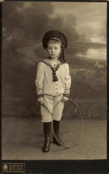 Kabinett Foto Kinderportrait, Junge in Matrosenanzug mit Reifen, Günter