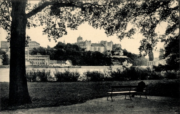 Ak Bernburg an der Saale, Schloss  Park, Baum, Bank, Fluss