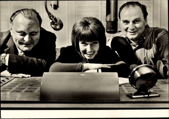 Foto Ak Drei Moderatoren, Mikrofone, Portrait, Autogramm