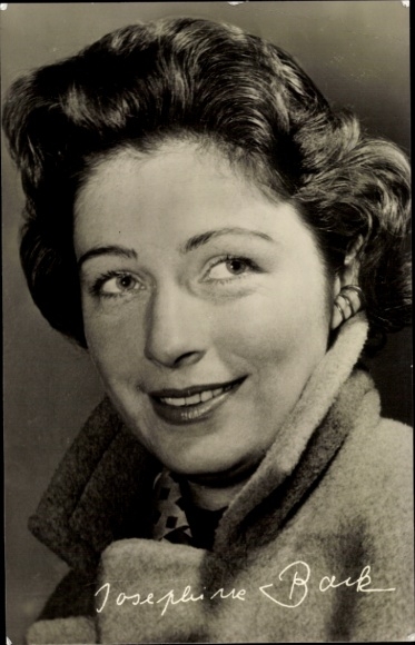 Ak Schauspielerin Josephine Back, Die Millionen der Yvette, DEFA, Autogramm