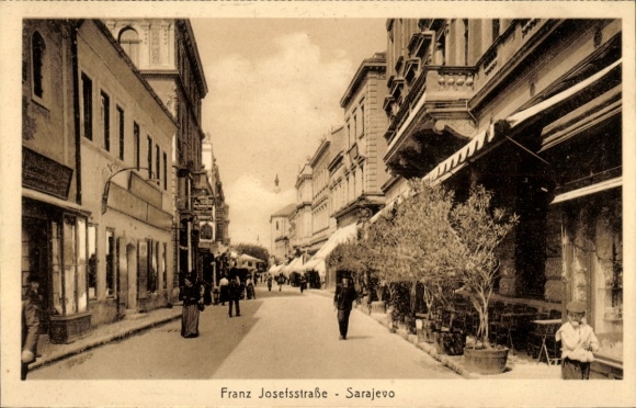 Ak Sarajevo Bosnien Herzegowina, Franz Josefsstraße, Menschen auf der Straße, Geschäfte, Bäume