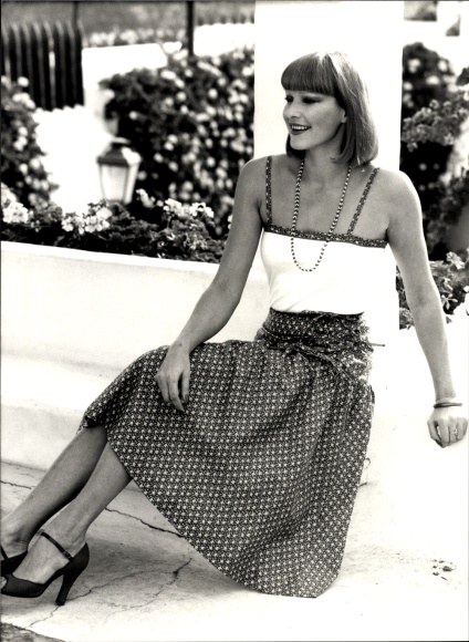 Foto Mode, Oberteil und Kräuselrock, Modell Lucie Linden, Sommer 1977