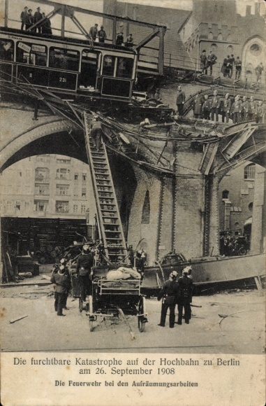 Ak Berlin Kreuzberg, Gleisdreieck, Hochbahnkatastrophe vom 26. September 1908, Feuerwehr