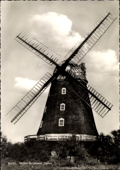 Ak Berlin Neukölln Britz, Windmühle Buckower Damm, detailreiche Darstellung, Himmel mit Wolken
