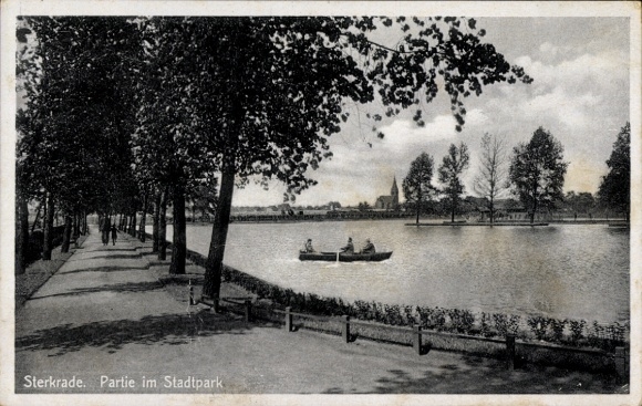 Ak Sterkrade Oberhausen am Rhein,  Stadtpark, Boot auf dem Wasser, Spaziergänger