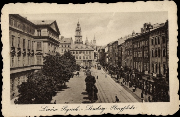Ak Lwiw Lwów Lemberg Ukraine, Lwów Rynek, Ringplatz, Straßenansicht, Menschen, Bäume