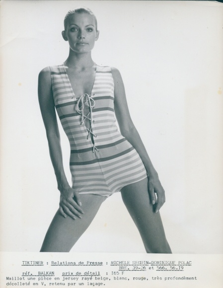 Foto Tiktiner, Balkan, Model in gestreiftem Badeanzug, Reklame