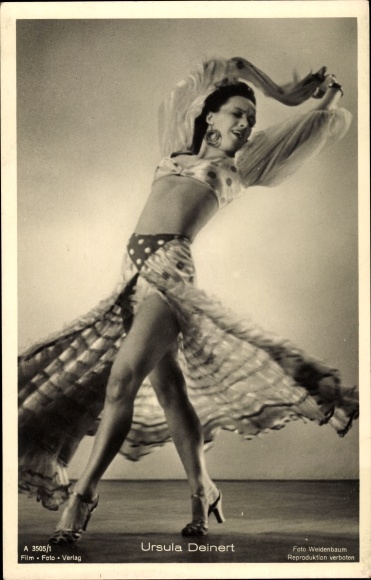 Ak Schauspielerin und Tänzerin Ursula Deinert, Portrait, tanzend