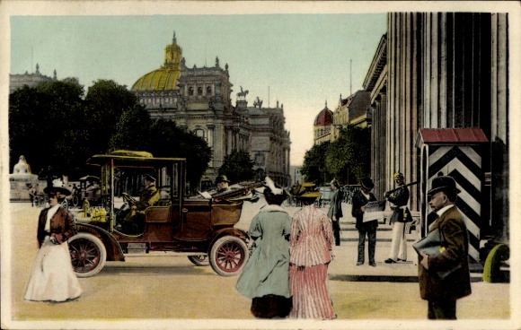 Ak Berlin Mitte, Berliner Leben, Vor dem Brandenburger Tor, Taxi, Wachposten
