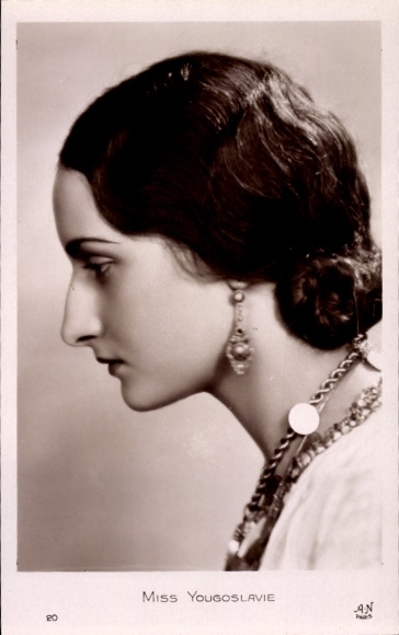 Ak Miss Yougoslavie, Frauenportrait, Schmuck, Halskette, Ohrring