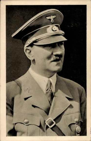 Ak Führer und Reichskanzler Adolf Hitler, Portrait in Parteiuniform
