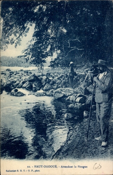 Ak Haut Ogooué Französisch Kongo, Attendant la Pirogue