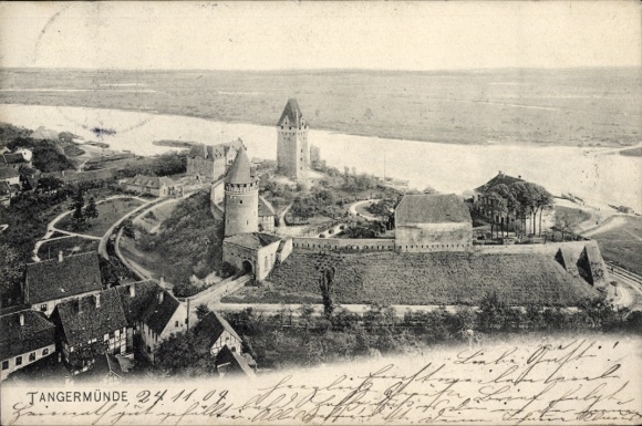 Ak Tangermünde an der Elbe, Luftaufnahme von  Burgen, Flusslandschaft