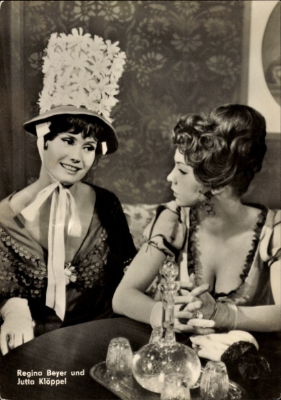 Ak Schauspielerinnen Regina Beyer und Jutta Klöppel, Hauptmann Florian v.d. Mühle