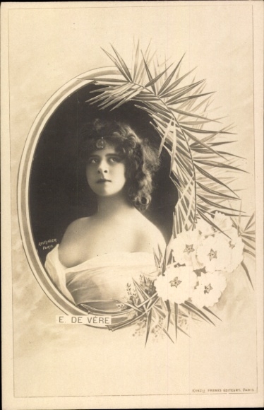 Passepartout Ak E. De Vere, Frau-Porträt, Blumen