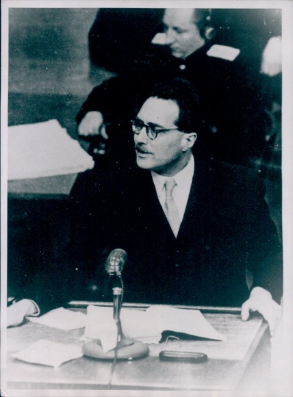 Foto Nürnberger Prozess 1946, französischer Anklagevertreter Francois de Menthon