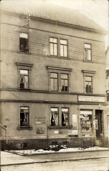 Foto Ak Gotha Thüringen, Wohnhaus, Materialwarengeschäft Alfred B..., Reklameschilder, Maggi, Persil