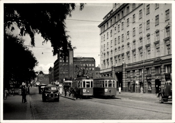 Ak Helsinki Helsingfors Finnland, Zwei Straßenbahnen, Straßenansicht, Autos, Menschen, Helsinki