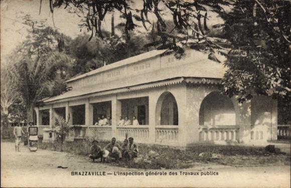 Ak Brazzaville Französisch Kongo,  Inspektion der öffentlichen Arbeiten, Gebäude, Menschen, Pflan
