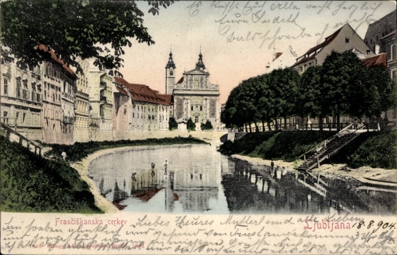 Ak Ljubljana Laibach Slowenien, Flussansicht, Frančiškanska cerkev, Menschen im Wasser