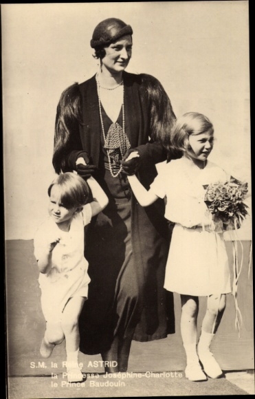 Ak Königin Astrid, Astrid von Schweden, Prinzessin Joséphine-Charlotte, Prinz Baudouin
