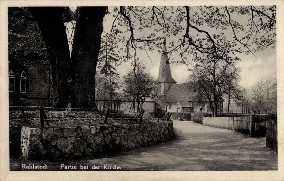 Ak Hamburg Wandsbek Rahlstedt, bei der Kirche
