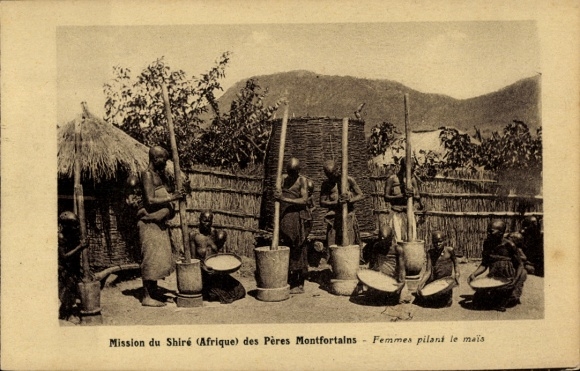 Ak Afrikanische Frauen bei der Mais Bearbeitung