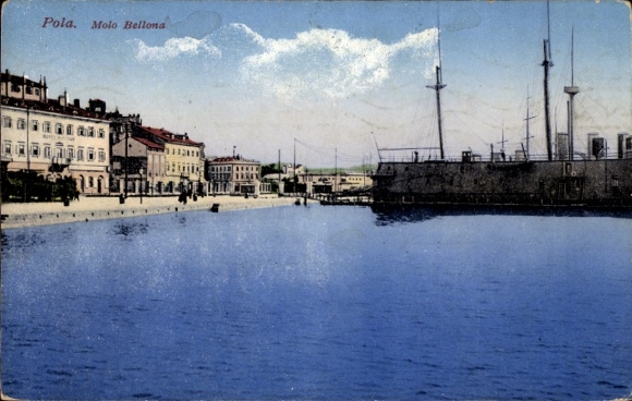 Ak Pola Pula Kroatien, Molo Bellona, Hafen, Kriegsschiff
