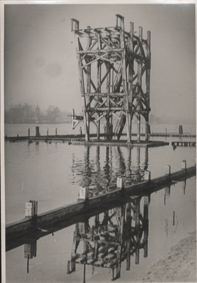 Original Foto Berlin Lichtenberg, Flußbad Klingenberg mit Sprungturm, um 1948