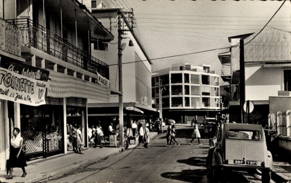 Ak Pointe a Pitre Guadeloupe, Straße, Geschäfte, Auto, Passanten
