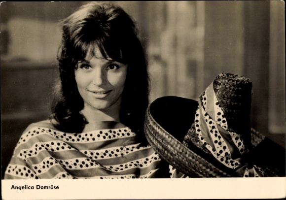 Ak Schauspielerin Angelica Domröse, Portrait, Film Verwirrung und Liebe