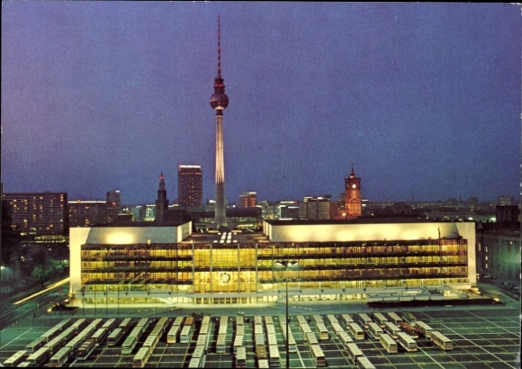 Ak Berlin Mitte, Palast der Republik, Fernsehturm, Rathaus, Nachtbeleuchtung