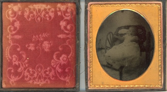 Daguerreotype Foto Portrait Gold Rahmen Antik Rot Samt, Baby im Kinderwagen