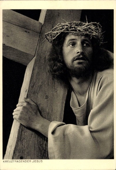 Ak Passionsspiele 1950, Oberammergau, Kreuztragender Jesus dargestellt v. Anton Preisinger