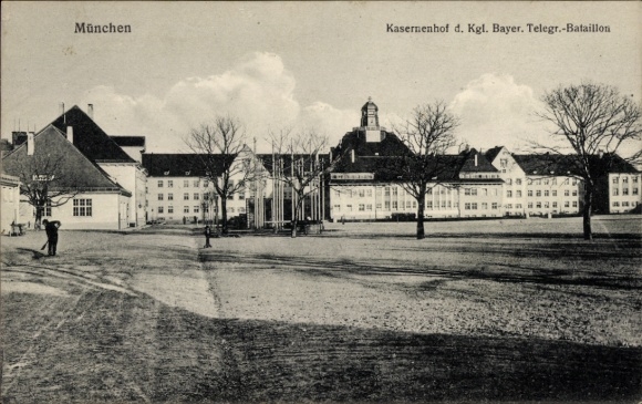 Ak München Bayern, Kasernenhof d. Kgl. Bayer. Telegraphen-Bataillon