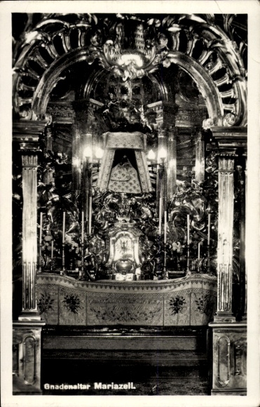 Ak Mariazell Steiermark, Gnadenaltar,  Kerzen, religiöse Symbole