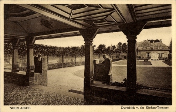 Ak Berlin Zehlendorf Nikolassee,  Durchblick von der Kirchen-Terrasse, Gartenansicht, Personen au