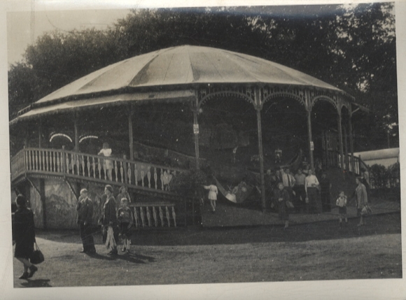 Original Foto Berlin Treptow, Vergnügungspark, Karussell, um 1948
