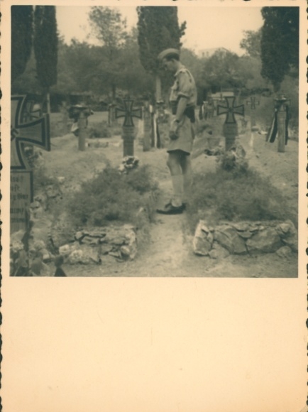 Foto Wehrmacht, 2. WK, 1941, Schlacht um Kreta, Unternehmen Merkur, Fallschirmjäger Gräber