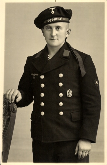 Foto Ak Deutscher Marinesoldat in Uniform, Kriegsmarine