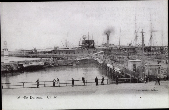 Ak Callao Peru, Muelle-Darsena,  Schiff, Hafen, Personen am Ufer