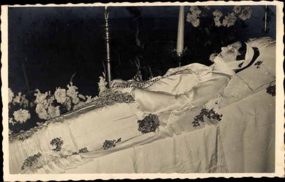 Ak Königin Astrid von Belgien, Astrid von Schweden, Aufbahrung