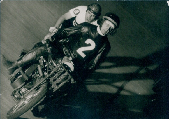 Foto Steherrennen, Radrennfahrer mit Schrittmacher, Portrait