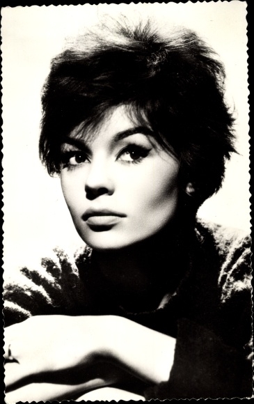 Ak Schauspielerin Pascale Petit, Portrait