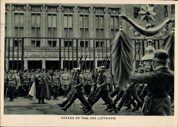 Ansichtskarte / Postkarte Berlin, Parade am Tage der Luftwaffe ...