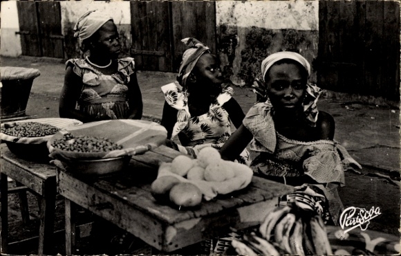 Ak Konakry Conakry Guinea, Marchandes de Cacahuetes, Erdnussverkäuferinnen