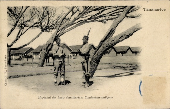 Ak Antananarivo Tananarive Madagaskar, Sergeant und einheimischer Fahrer